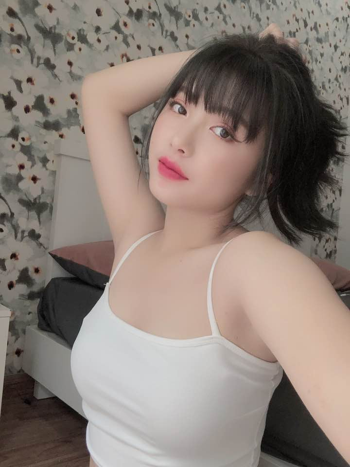 Cô nàng chia sẻ bản thân đang từng bước hoàn thiện bản thân để trở thành một mẫu ảnh chuyên nghiệp.