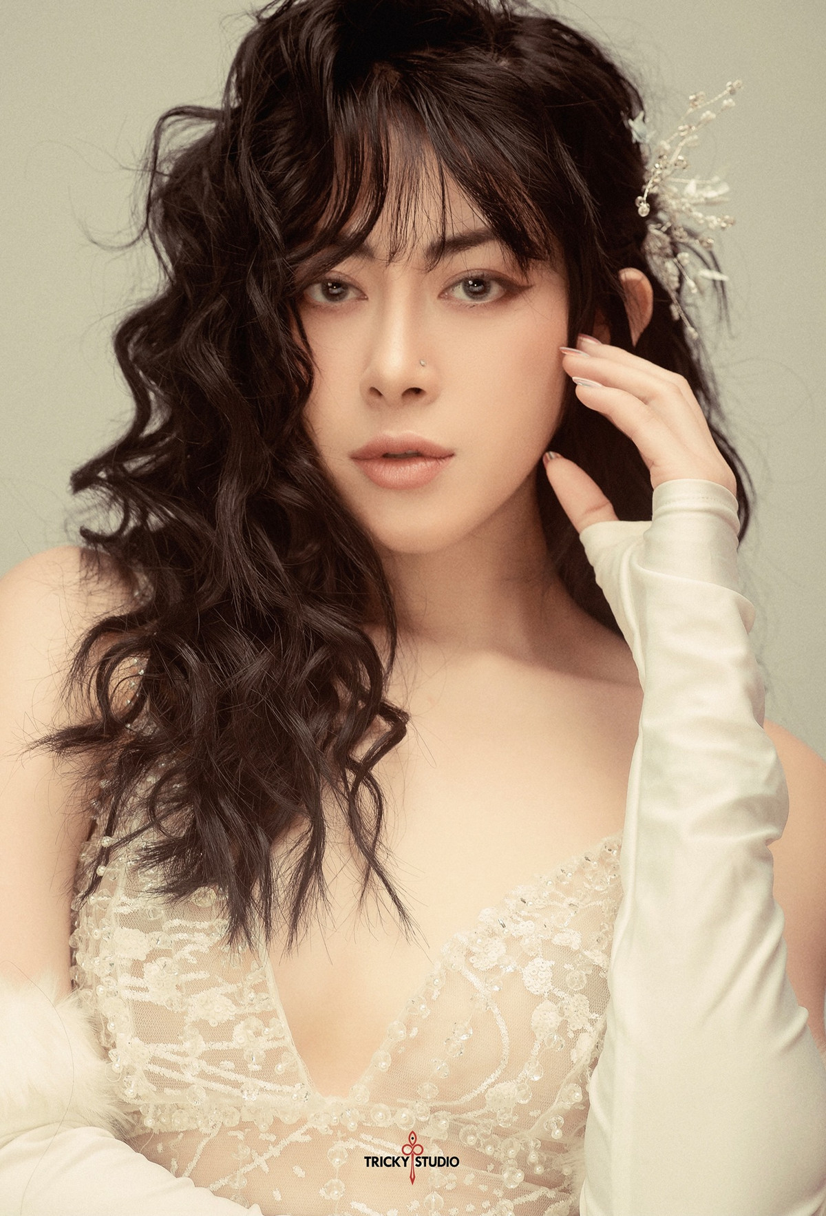 Ngoài ra, gái xinh "Người ấy là ai" còn tập tành kinh doanh trong lĩnh vực ẩm thực, nhà hàng.