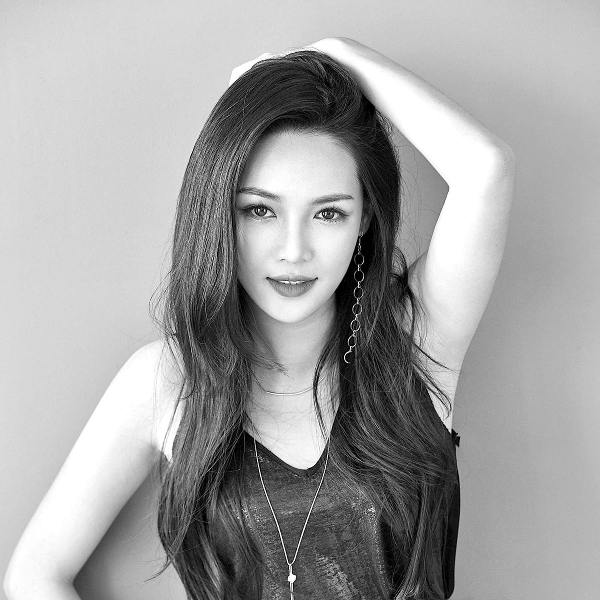 Vũ Thanh Quỳnh cũng lập ra kênh Youtube riêng và bắt đầu tiến vào con đường Vlogger, cô liên tục chia sẻ về công việc mới trên trang cá nhân và kêu gọi mọi người vào theo dõi kênh ủng hộ.