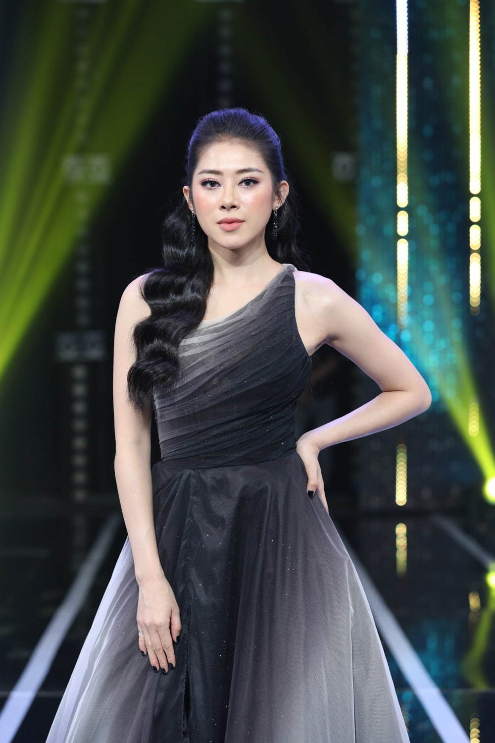 Nguyễn Mai Sương sinh năm 1992 là người đẹp quê gốc Quảng Bình là hot girl từng gây chú ý khi tham gia chương trình hẹn hò "Người ấy là ai".