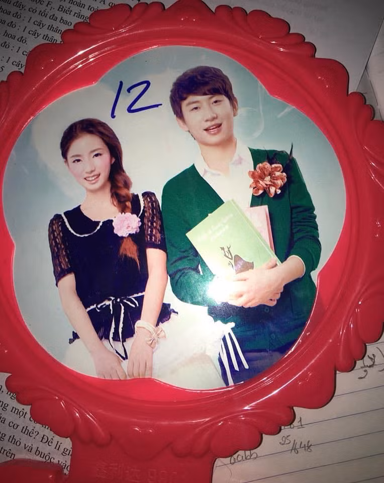 Một số người lại hài hước tự hỏi không biết những gương mặt ảnh bìa sau gương ngày ấy bây giờ ra sao. Ảnh: Tổng hợp Facebook