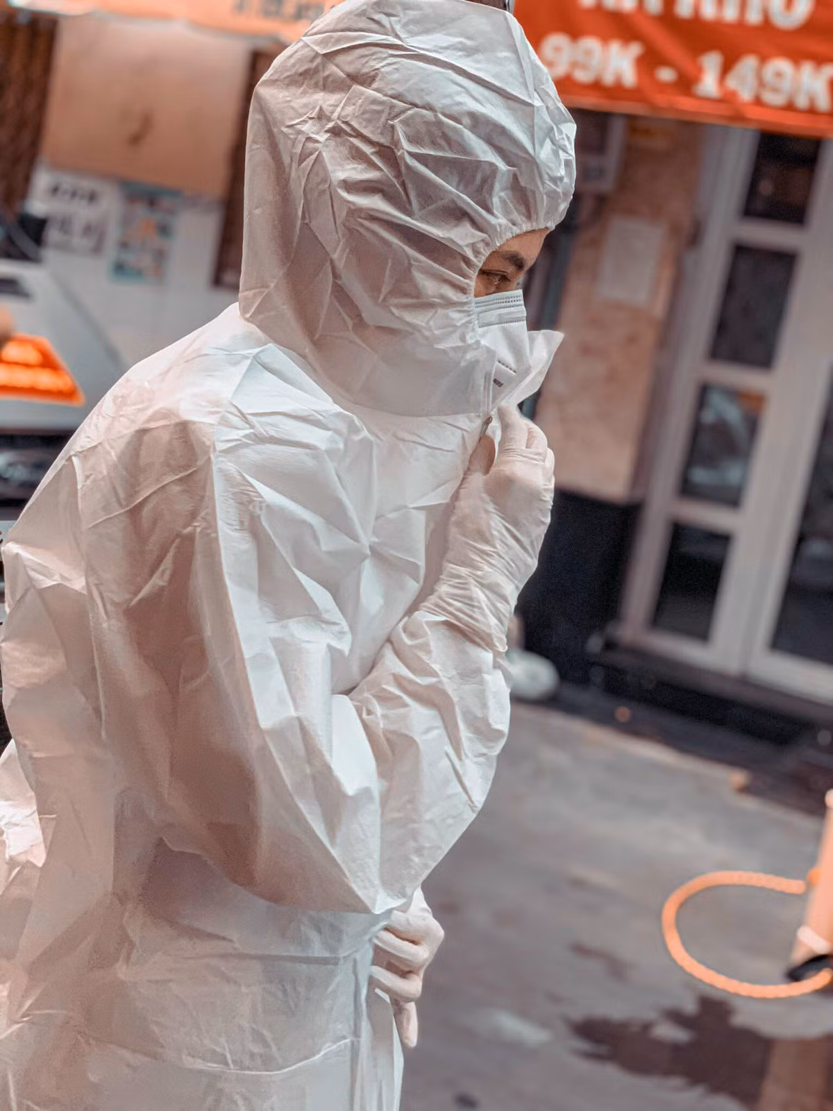 Dù trước đây hưa từng tiếp xúc với người chết, nhưng ngay từ lần đầu tham gia vào công việc mai táng, Chi không hề thấy sợ hãi mà chỉ thấy xót xa vì không có người thân bên cạnh.