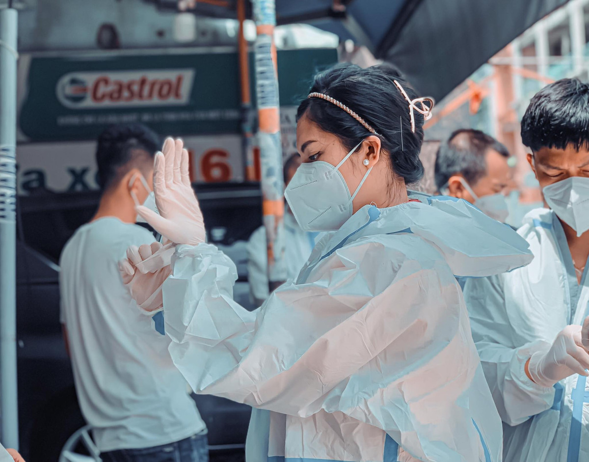 Được biết đến là nữ tiếp viên hàng không xinh đẹp, nhưng vì dịch bệnh, các hãng đều giảm tần suất khai thác nên thời gian qua Quế Chi chỉ ở nhà. Là người thường xuyên làm từ thiện Chi lập tức tham gia vào nhóm Giang Kim Cúc.