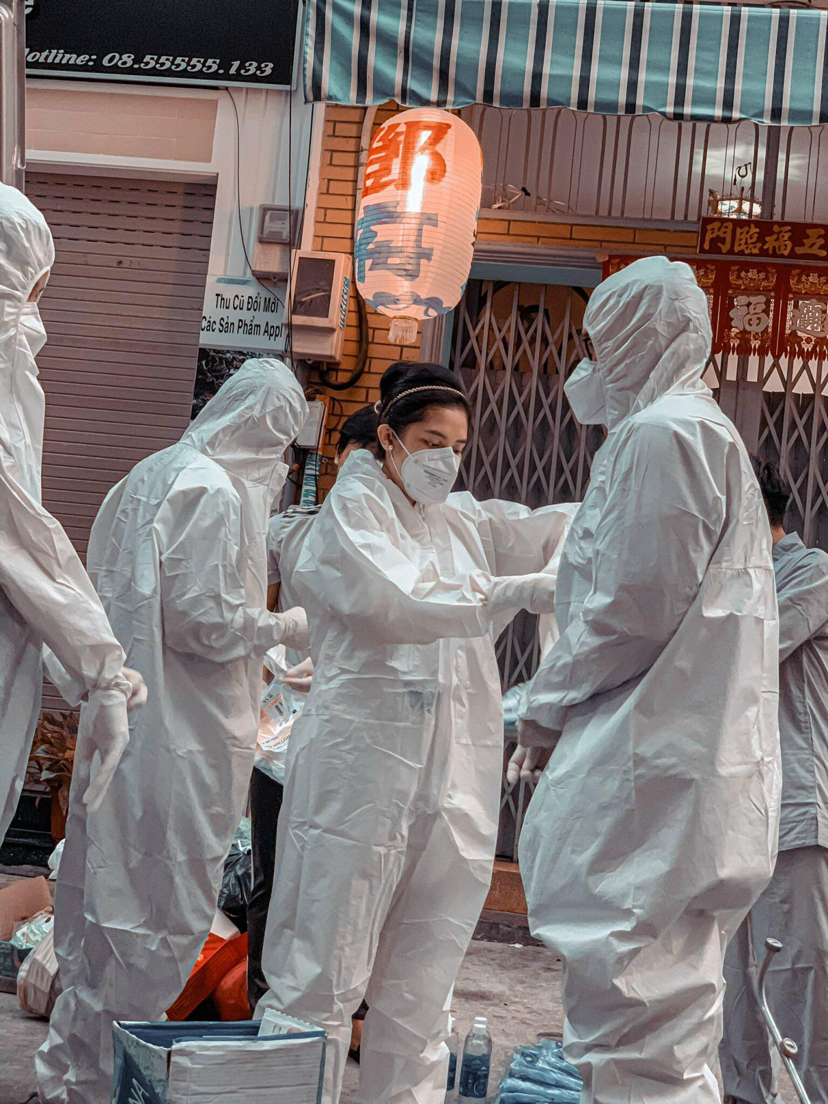 Được biết, thời gian qua do có quá nhiều người mất vì COVID-19 nên nhóm thiện nguyện Giang Kim Cúc quyết định chuyển sang hỗ trợ mai táng 0 đồng.