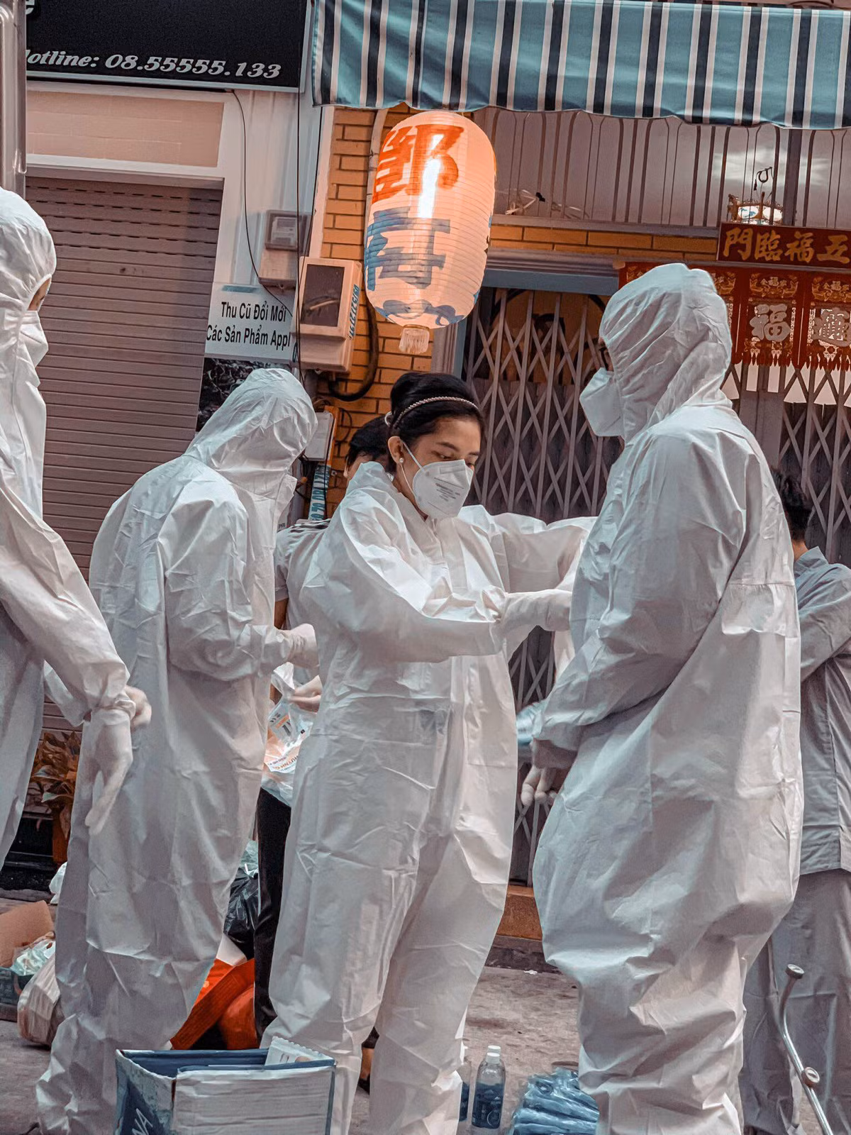 Được biết, thời gian qua do có quá nhiều người mất vì COVID-19 nên nhóm thiện nguyện Giang Kim Cúc quyết định chuyển sang hỗ trợ mai táng 0 đồng.