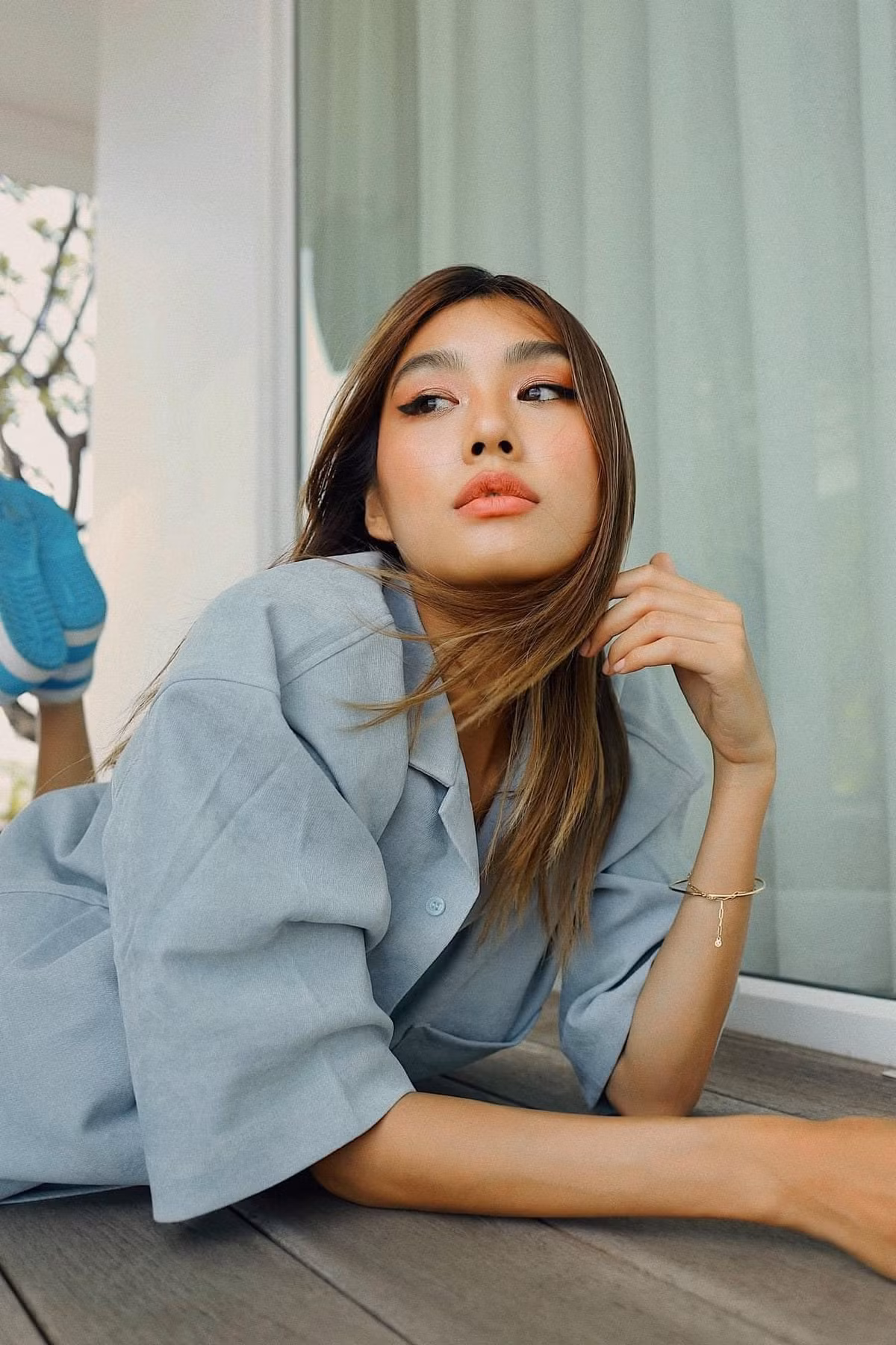 Nhờ vẻ ngoài gợi cảm, người đẹp thường xuyên chụp ảnh nội y, quảng cáo cho cửa hàng thời trang riêng của mình.