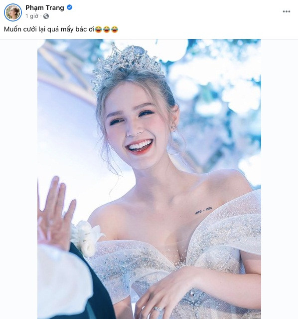 Mới đây, gái xinh nổi nhất Instagram đã chia sẻ trên trang cá nhân hình ảnh diện váy cưới cực kỳ xinh đẹp. Đính kèm khoảnh khắc này, Xoài Non còn mong muốn trải nghiệm cảm giác lãng mạn thêm lần nữa. Cô hài hước chia sẻ: "Muốn cưới lại quá mấy bác ơi".