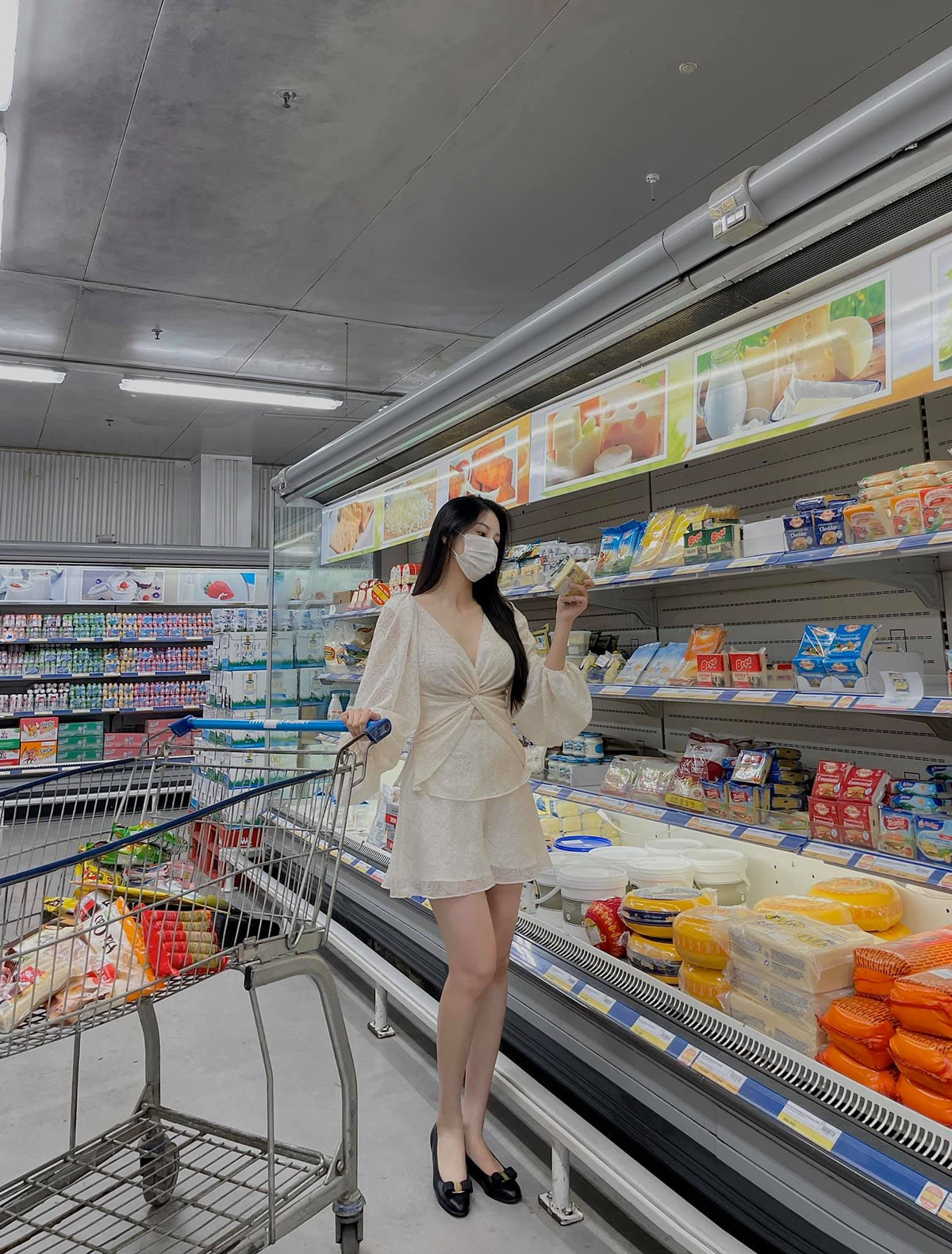 Năm 2018, cô là nữ chính của Người Ấy Là Ai tập 9. Tại đây, cô quyết định nên đôi với chàng tiếp viên hàng không tên Mạnh Tuấn. Tuy nhiên sau đó, cả 2 tuyên bố chỉ là bạn.