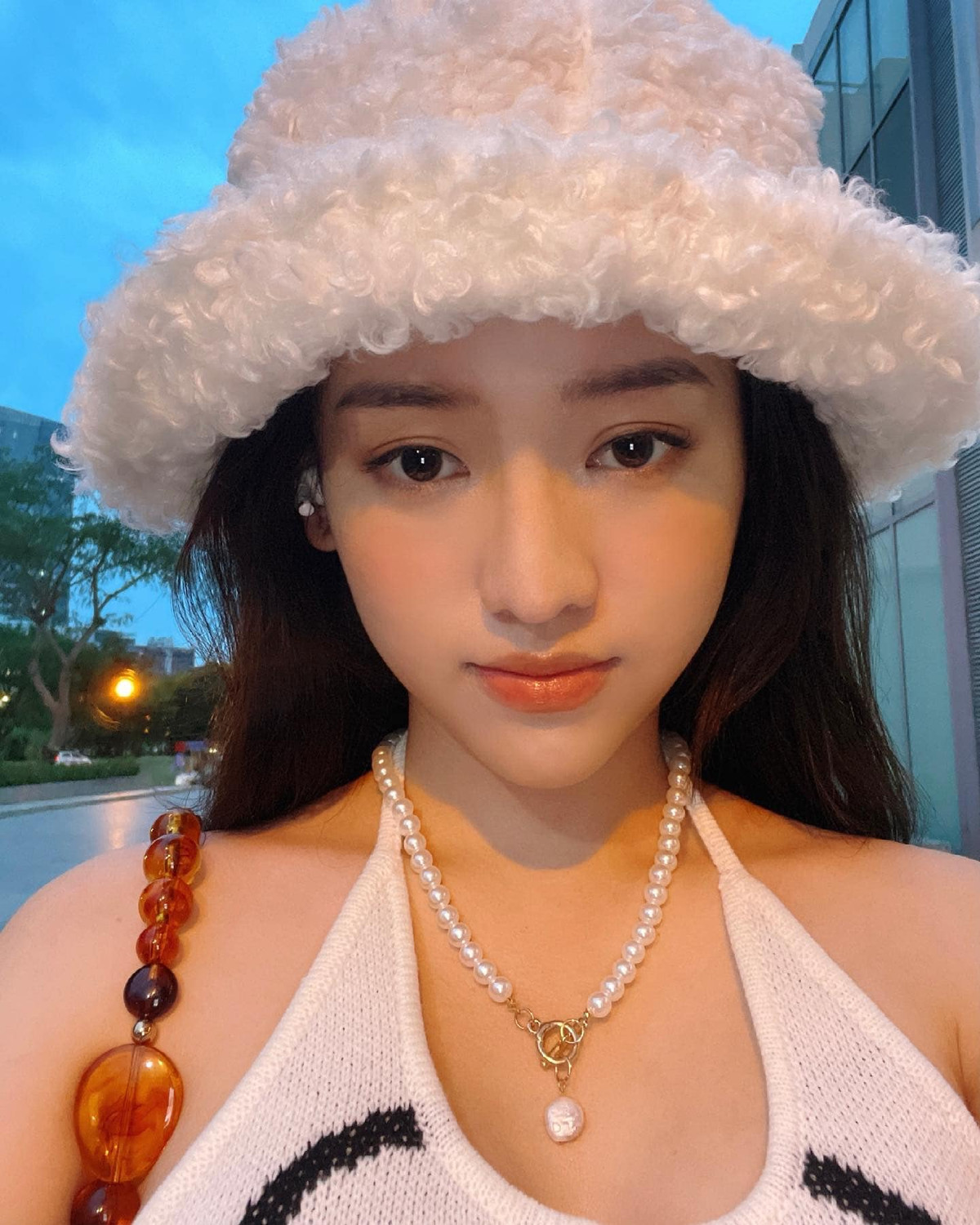 Cô nàng thậm chí còn mạnh tay chi tiền tỉ để trùng tu nhan sắc. Từ một cô gái ngây thơ, Thúy Vi lột xác thành một hot girl với vòng một nóng bỏng. Ảnh: Tổng hợp