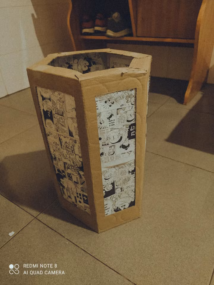 Đèn lồng Trung Thu với hình ảnh ngôi sao, Thỏ Ngọc đã quá quen thuộc với bao thế hệ, vậy mùa trăng rằm năm nay, các bạn trẻ, đặc biệt là những cô cậu học trò đã sáng tạo với những mẫu đèn Trung Thu vô cùng độc đáo?. Ảnh: Nguyễn Đăng Duy Thịnh