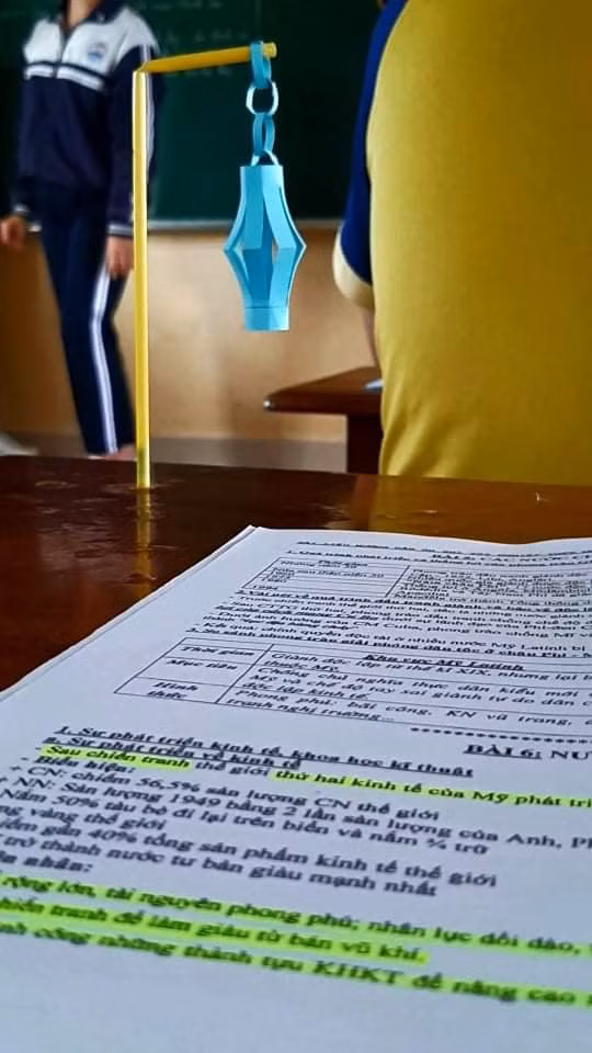 Khi bạn ít tiền nhưng vẫn muốn sở hữu đèn lồng Trung Thu thì chỉ còn cách làm cho nó thành size mini. Ảnh: Facebook