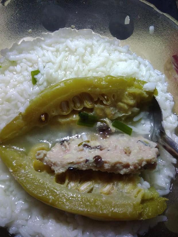 Mướp đắng nhồi thịt "phiên bản sinh viên quên hạt" làm cư dân mạng cười nghiêng ngả