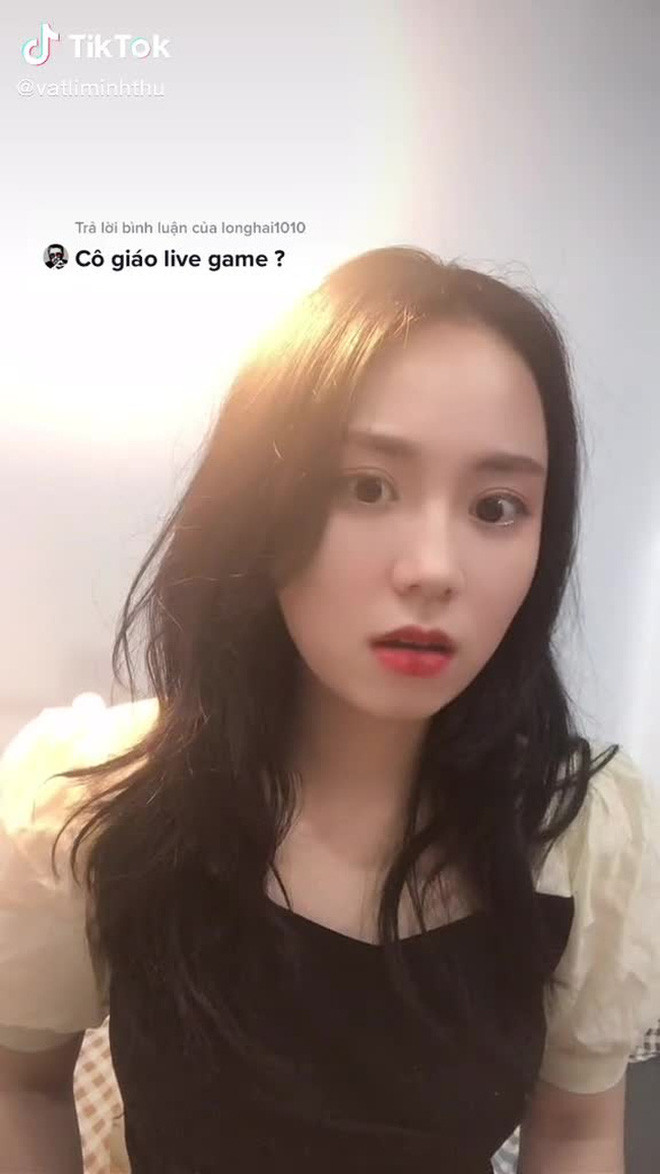 Thậm chí, cô giáo Vật lý Minh Thu còn gây chú ý hơn khi tiết lộ chuyện chưa được nhận bằng là do quên đăng ký môn chứ không phải nợ môn.