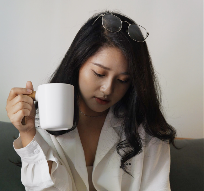 Dù chuẩn bị tâm lý nhưng trực tiếp đọc những bình luận trêu ghẹo, phản cảm, thậm chí quấy rối thì cô vừa bực vừa sợ.