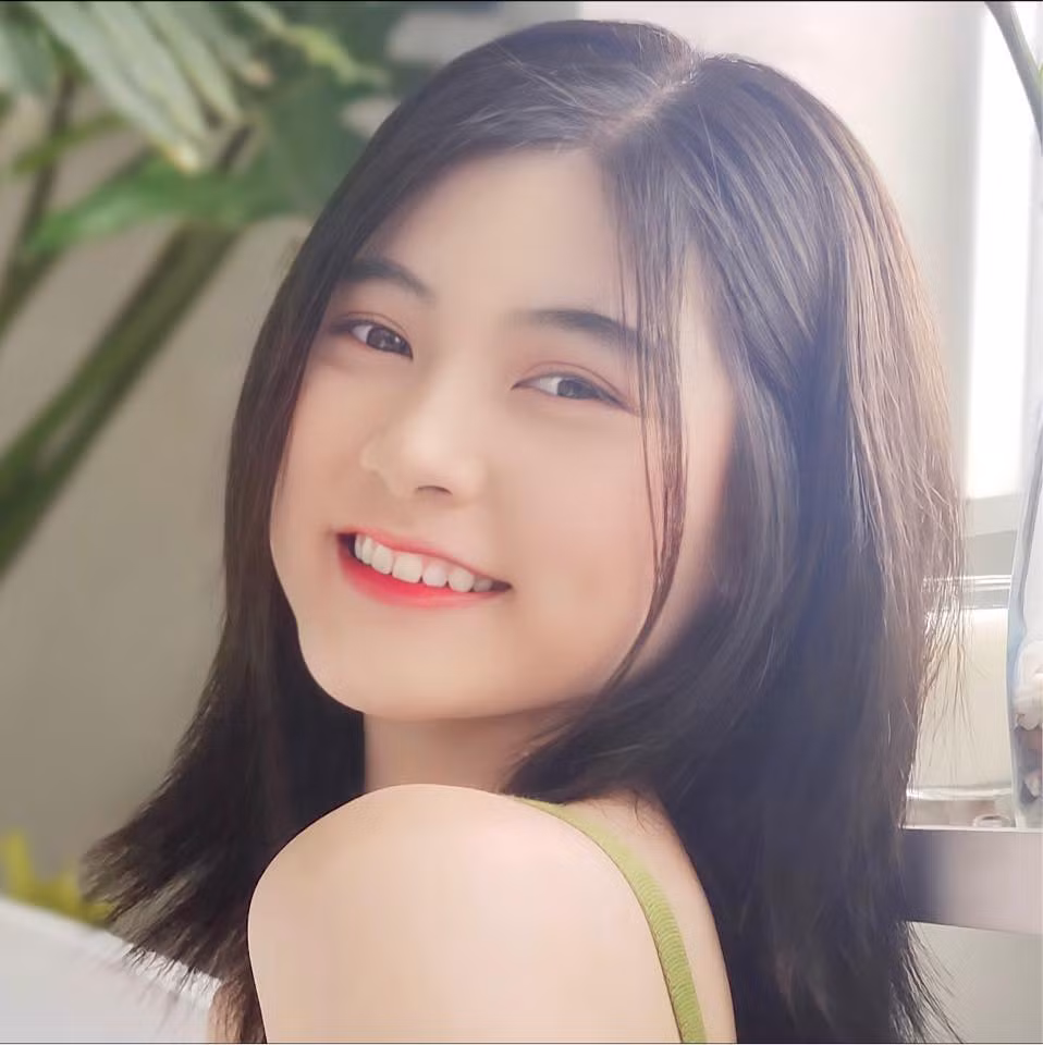 Hiện tại, Nam Phương đang phát triển sự nghiệp với vai trò là một vlogger và khiến nhiều người trầm trồ vì câu chuyện tình yêu ngọt ngào với streamer Win.D.