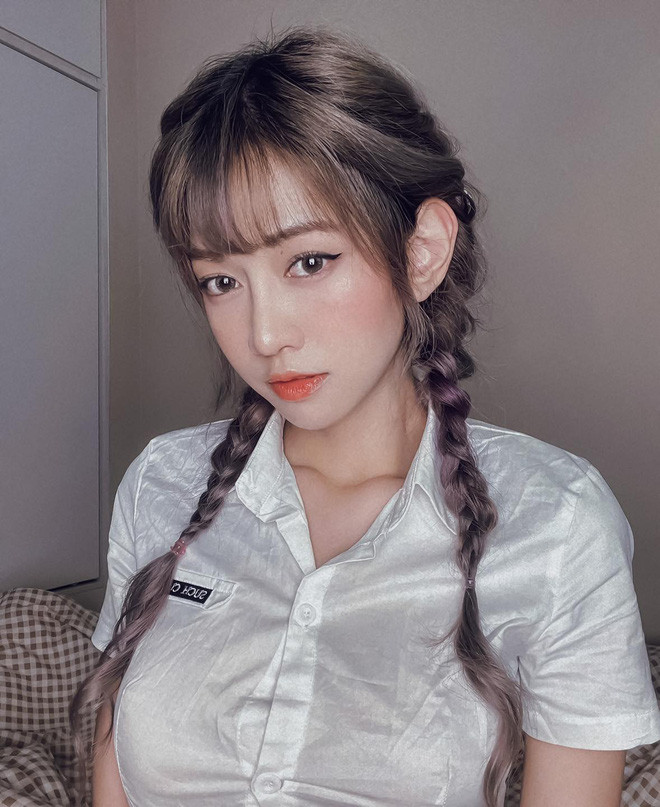 Tuy nhiên Lê Bống cũng là cái tên vướng vào nhiều thị phi khiến cư dân mạng ngán ngẩm, trong đó chủ yếu là các vụ khoe thân phản cảm.