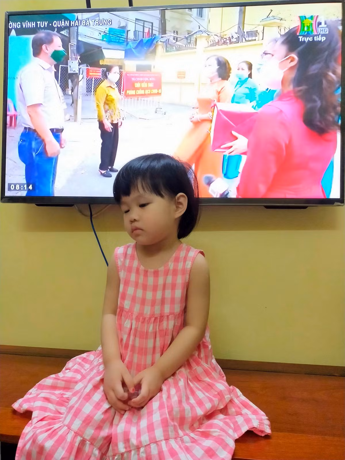 Với các em học sinh và phụ huynh, đây có thể coi là buổi lễ khai giảng lịch sử, đặc biệt nhất từ trước đến nay. Ảnh: Tổng hợp Facebook