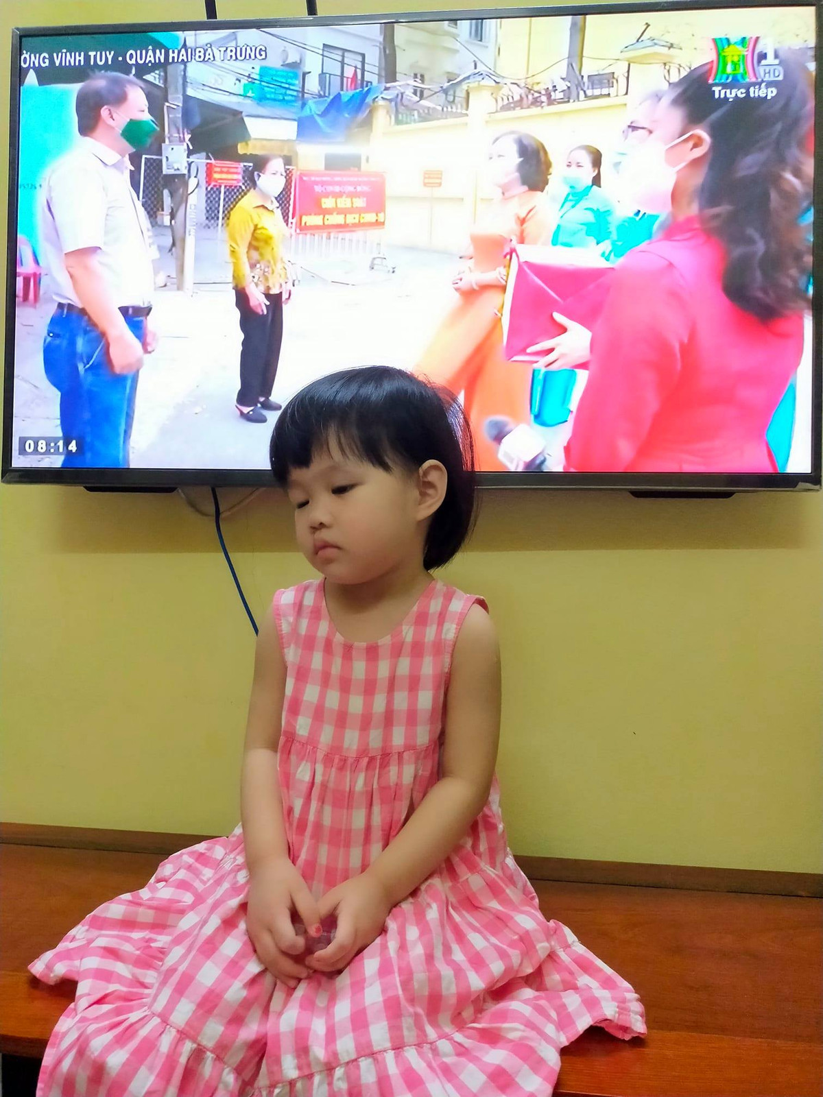 Với các em học sinh và phụ huynh, đây có thể coi là buổi lễ khai giảng lịch sử, đặc biệt nhất từ trước đến nay. Ảnh: Tổng hợp Facebook