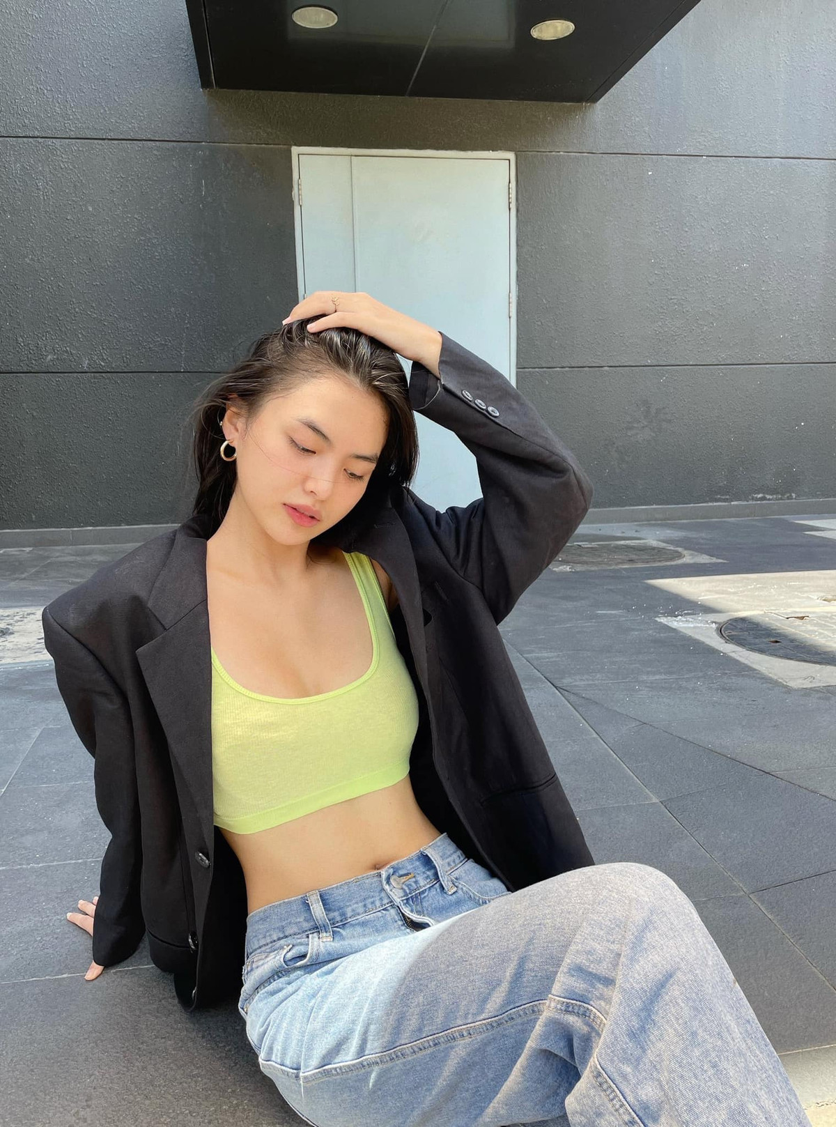 Trên trang cá nhân, Hoàng Vi chia sẻ nhiều bí quyết tập luyện để duy trì thân hình săn chắc.