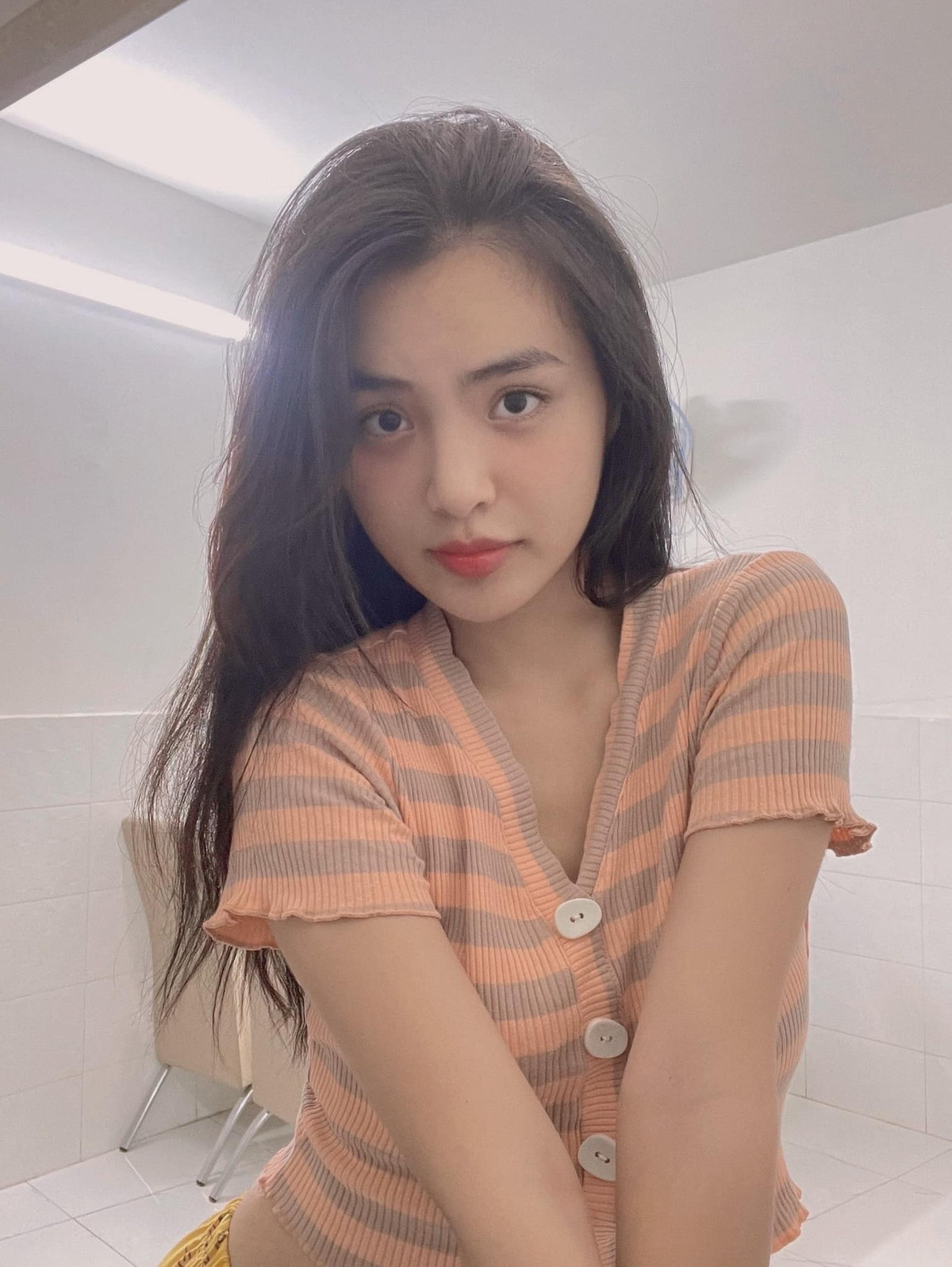 Hiện tại, cô đang là người mẫu hoạt động tự do, sinh sống và học tập tại TP Hồ Chí Minh.