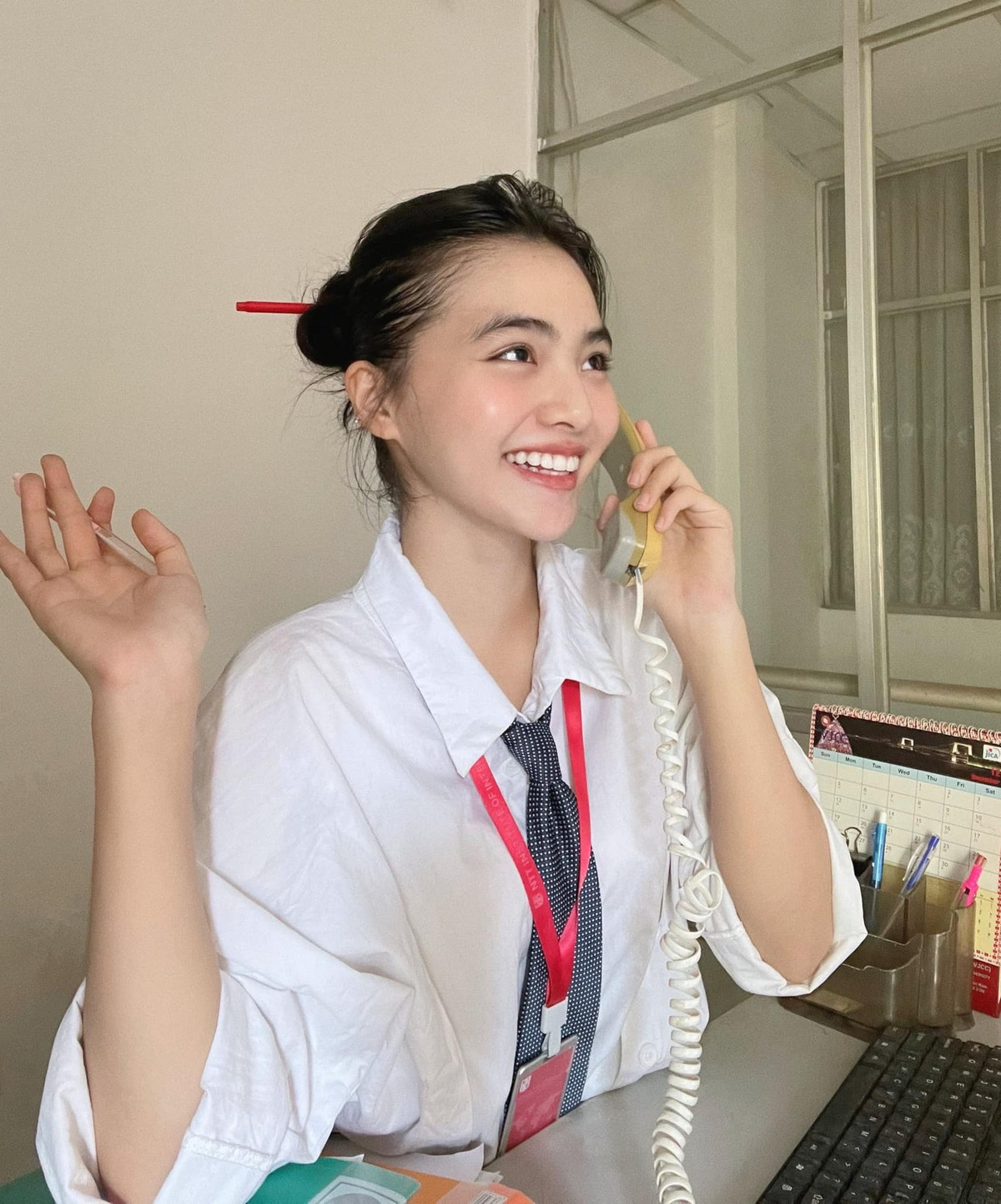 Điểm ấn tượng nhất trên cơ thể của Hoàng Vi chính là vòng eo 56cm không khác gì "nữ hoàng nội y" Ngọc Trinh.