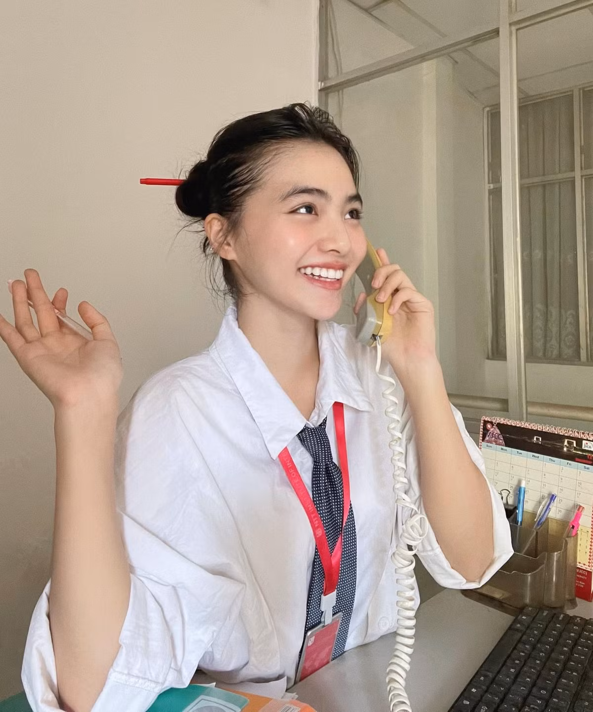 Điểm ấn tượng nhất trên cơ thể của Hoàng Vi chính là vòng eo 56cm không khác gì "nữ hoàng nội y" Ngọc Trinh.