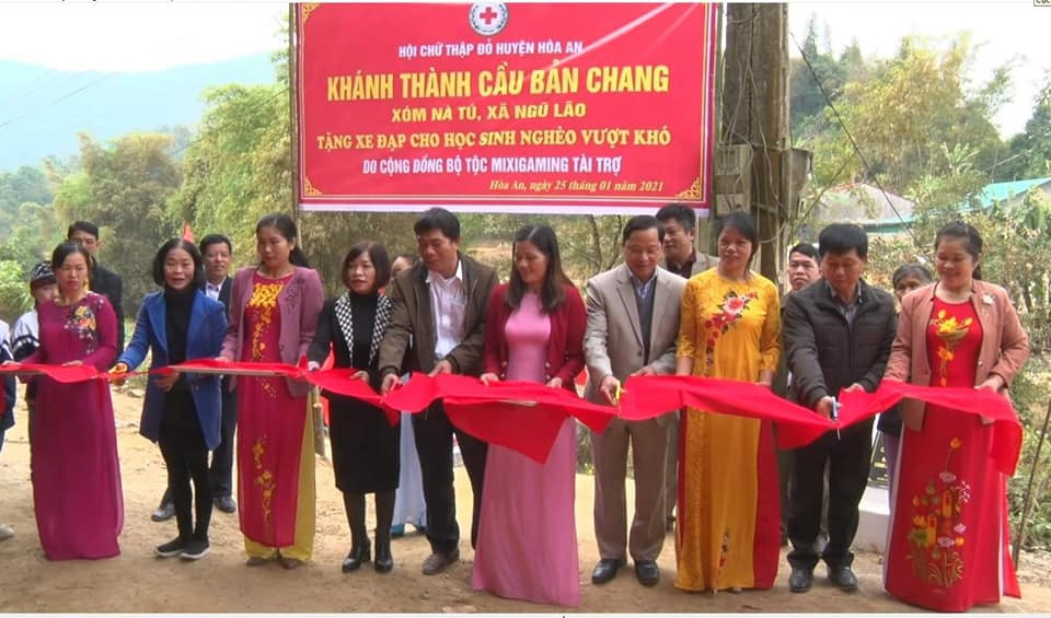 Được biết, trong nhiều năm làm nghề streamer, Độ Mixi nhiều lần lấy tiền cá nhân và trích tiền donate của fans để thực hiện một số dự án thiện nguyện.