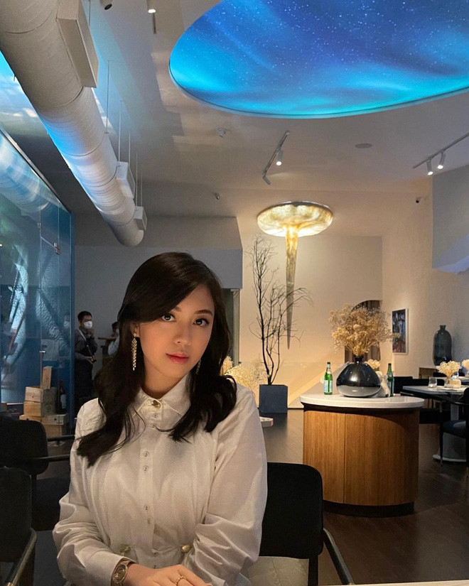 Được biết, rich kid này đang là sinh viên năm 2 của Boston University (Mỹ) - Đại học xếp thứ 57 trong top những trường tốt nhất thế giới.