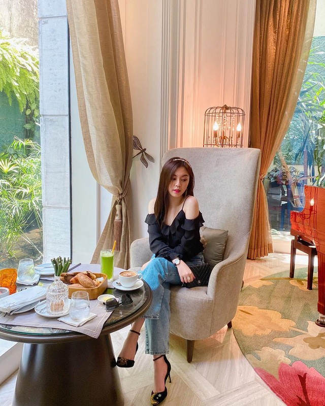 Rich kid Khánh Linh cũng thường xuyên chia sẻ những khoảnh khắc của cuộc sống thường nhật lên trang cá nhân.