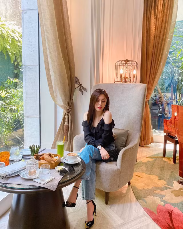 Rich kid Khánh Linh cũng thường xuyên chia sẻ những khoảnh khắc của cuộc sống thường nhật lên trang cá nhân.