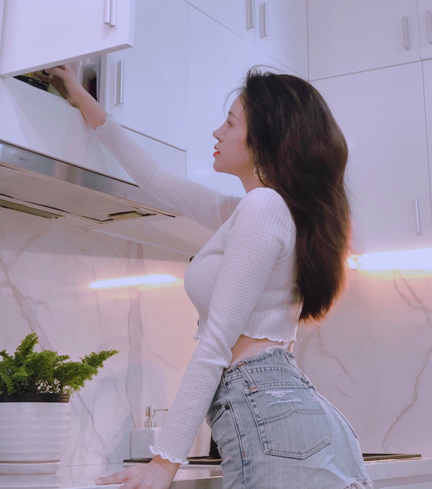 Từng là "thảm họa mạng" cách đây gần 10 năm trước, bà Tưng của hiện tại đã kín tiếng hơn.