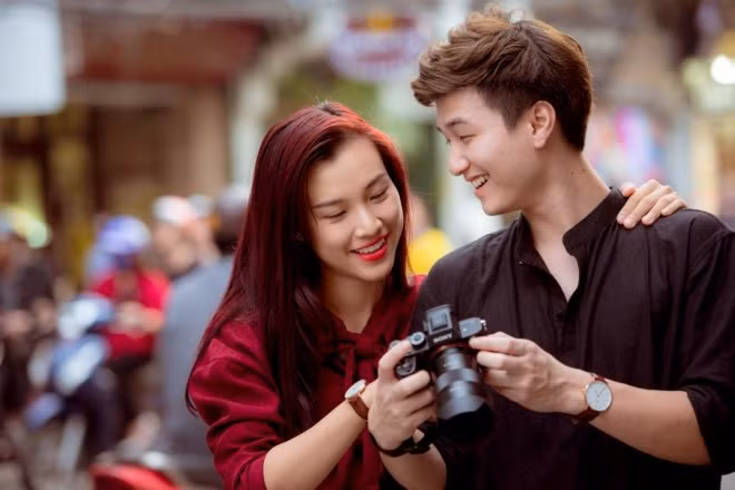 Trong thời gian yêu nhau, họ thường xuyên đồng hành ở các sự kiện, thực hiện nhiều dự án phim chung và dành cho nhau những lời có cánh trên báo chí.