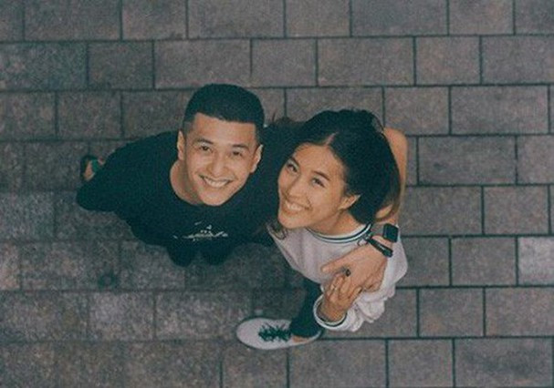 Dù không hoạt động trong showbiz nhưng Y Vân quyến rũ không kém mỹ nhân nào, trình độ học vấn khá "khủng" khi có đến 2 bằng Thạc sĩ chuyên ngành quan hệ quốc tế của Bỉ và Trung Quốc.