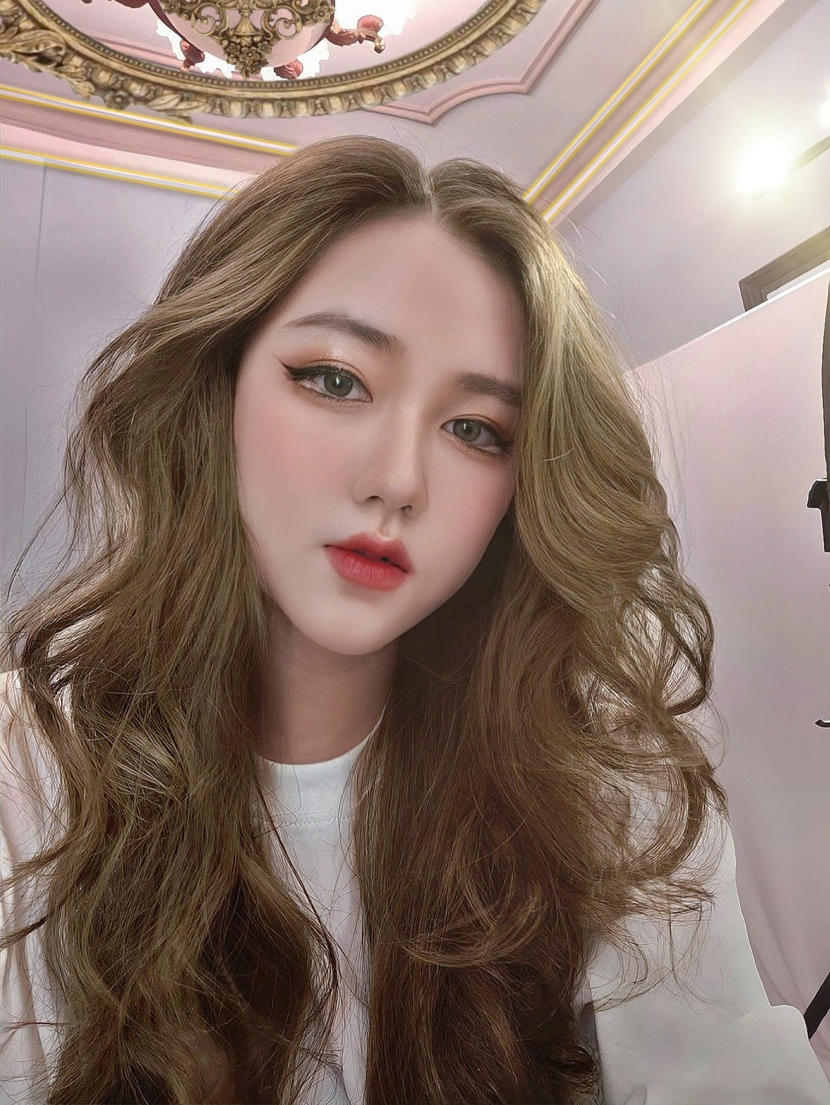 Chính vì làm nhiều công việc cùng lúc nên Thoại Nghi có được mức thu nhập mỗi tháng cực "khủng" như vậy.