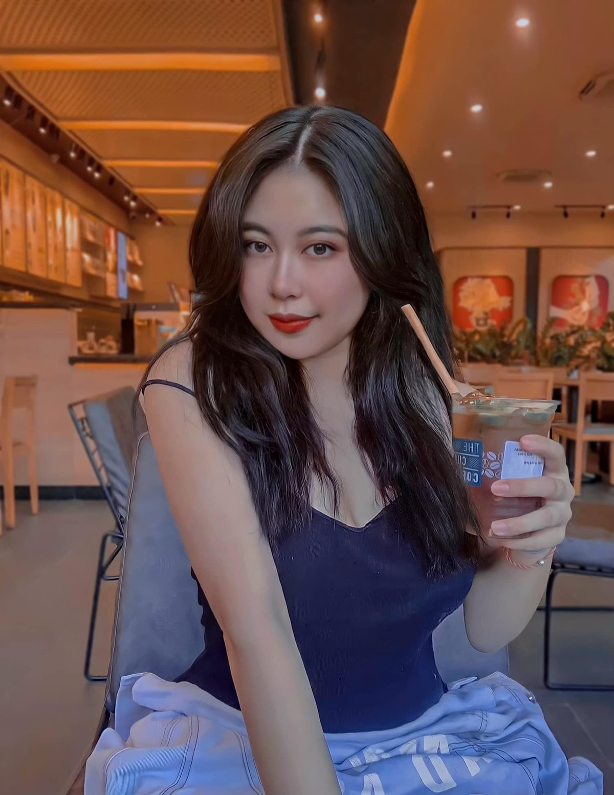 Cũng giống như nhiều cô gái, Ngọc Huyền muốn mặc gợi cảm để lưu giữ thanh xuân.