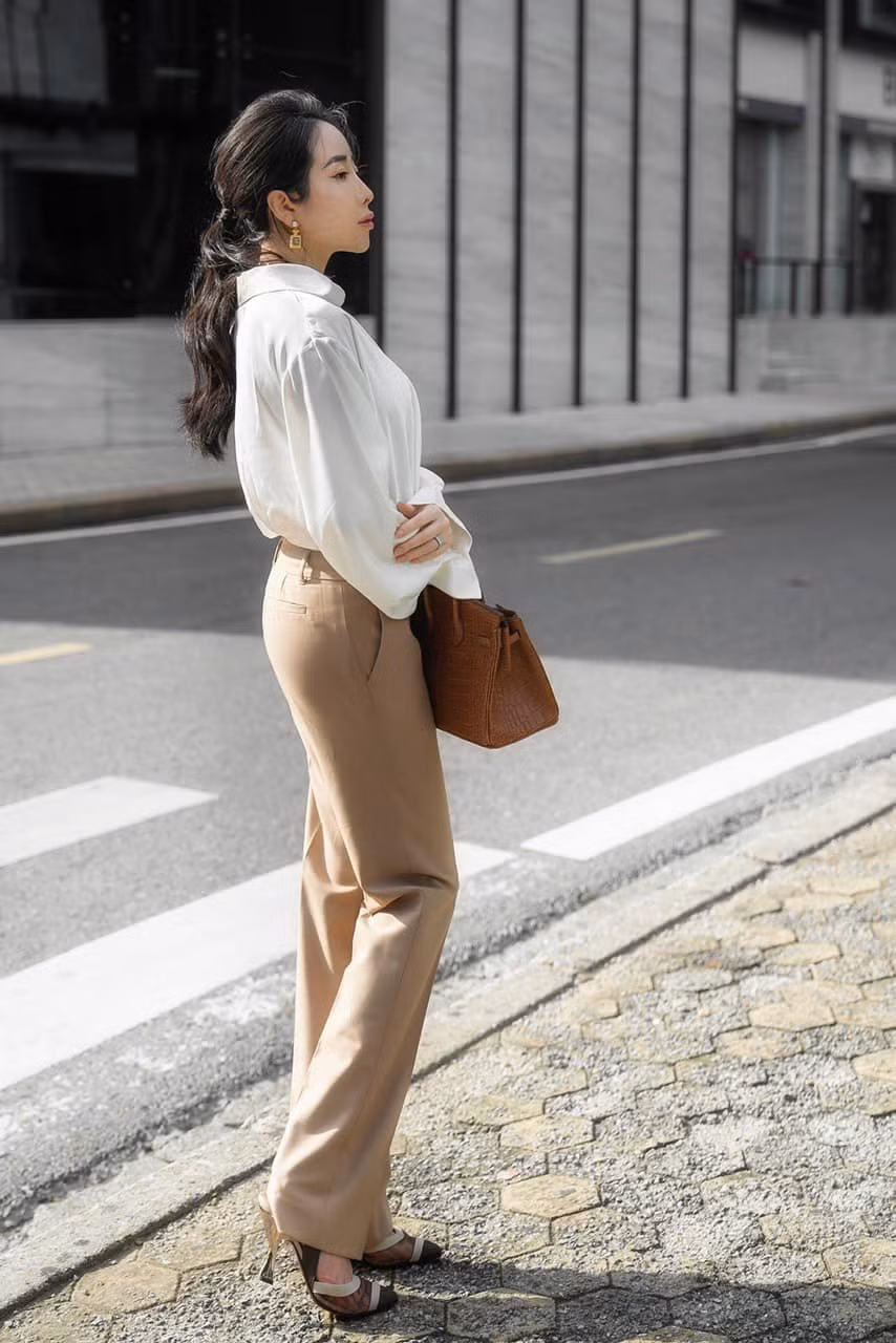 Vũ Hồng Phúc (tên gọi khác là Cún Bông, sinh năm 1986), cô nổi tiếng là người chịu chơi, chịu chi khi đầu từ tiền khủng sắm những món hàng hiệu đắt đỏ.