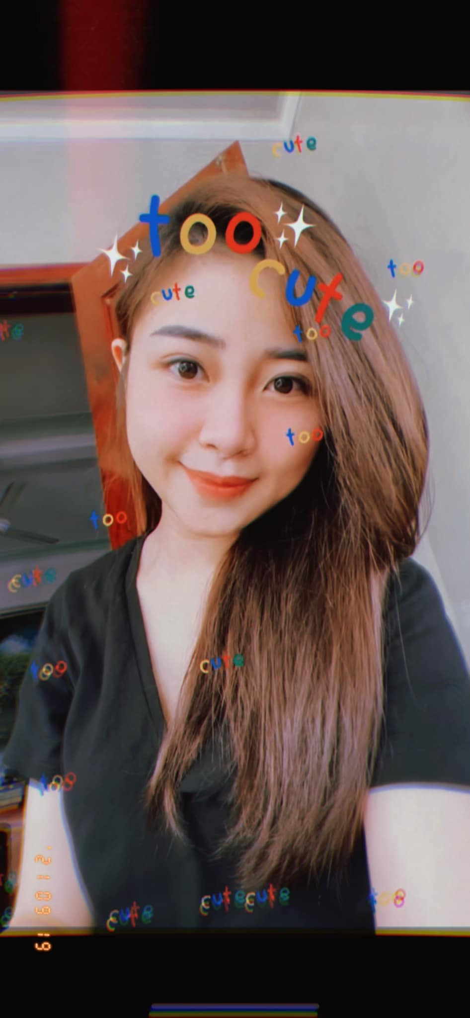 Trong ảnh, Võ Nhật Linh chọn một chiếc đầm màu xanh nhẹ nhàng, thế nhưng, điều làm khán giả chú ý đó chính là vóc dáng thon gọn xinh đẹp của cô nàng.