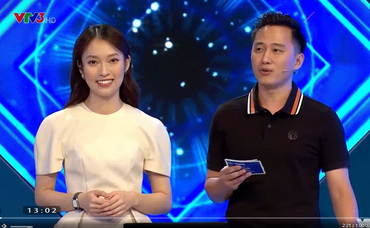 Ngay sau đó, mọi thông tin về Khánh Vy được cư dân mạng săn tìm, đặc biệt nhiều người còn khui lại loạt hình ảnh diện nội y, trang phục táo bạo mà hot girl này từng đăng tải lên MXH.