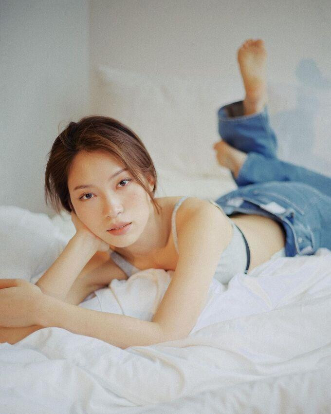 Khánh Vy từng quyết định "thả cửa" bằng một bộ hình nội y táo bạo, đăng tải lên MXH khiến ai cũng ngỡ ngàng.