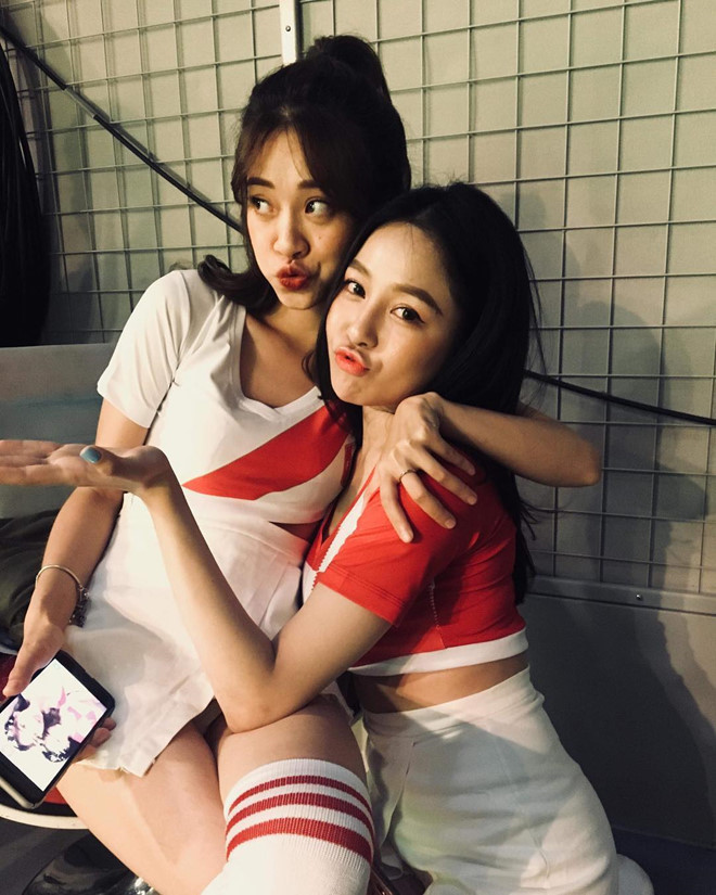 Thời điểm đó, dù thường chụp ảnh và chơi thân với hot girl Trâm Anh nhưng không lâu Mai Anh và Linh Thỏ bất ngờ tố Trâm Anh sống giả tạo trên MXH, từ đây mà Mai Anh cũng dần mất điểm trong mắt người hâm mộ.