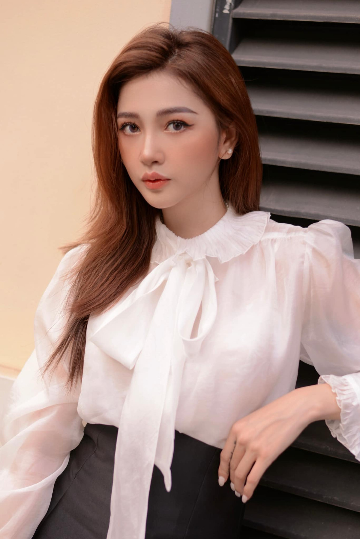 Cô thường xuyên khoe ảnh nóng bỏng trong những chuyến du lịch nghỉ dưỡng trên Facebook cá nhân.