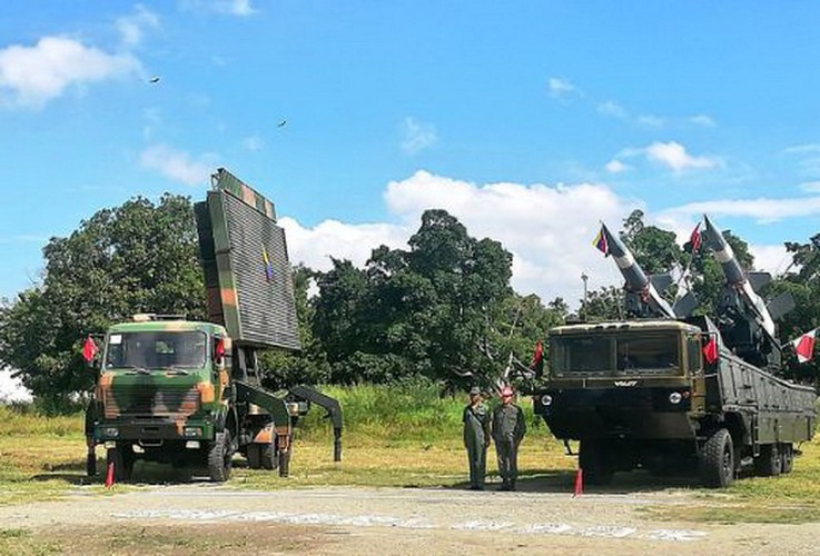 Chưa dừng lại đó, tổ hợp Pechora-2M của Venezuela còn được hỗ trợ bởi radar cảnh báo sớm JY-1B do Trung Quốc chế tạo, khiến năng lực của nó gia tăng vượt trội.