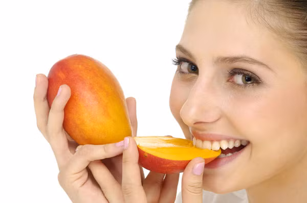 Các loại quả chua chứa nhiều vitamin C và axit nên khi hệ miễn dịch có vấn đề, chúng phát ra tín hiệu kích thích cơ thể bổ sung thêm những chất này. (Nguồn Lepotaizdravlje)