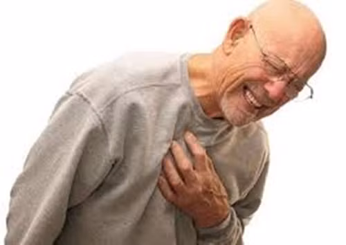 Ăn quá nhiều. Nếu lạm dụng trứng vịt lộn thì tác hại của nó khó lường. Trứng vịt lộn chứa nhiều vitamin A và nó tích tụ dưới da gây ra bệnh vàng da. Trứng vịt lộn cũng chứa rất nhiều đạm, lạm dụng nó sẽ gây bệnh huyết áp, tiểu đường, gan nhiễm mỡ, tim mạch... Ảnh: Alobacsi.