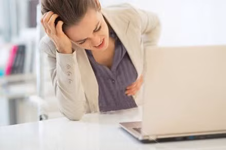 Chữa đau dạ dày. Dùng 4g bột màng mề gà, 4g bột mai mực, 2g bột nếp rang thơm và 0,2g bột cam thảo. Thêm nước và trộn thành 1 viên, mỗi ngày uống 2 viên sau khi ăn. Ảnh: Whealth.