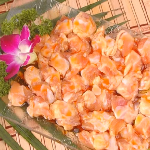 Sụn gà. Các nhà khoa học trên thế giới đã dùng sụn gà chữa bệnh viêm đa khớp và thành công. Họ lý giải rằng trong sụn có chất axit amin là cystein có thể trị bệnh ngoài da và bổ trợ xương khớp. Vì thế có thể dùng sụn gà chế biến các món ăn hàng ngày. Ảnh: Nauanngon.