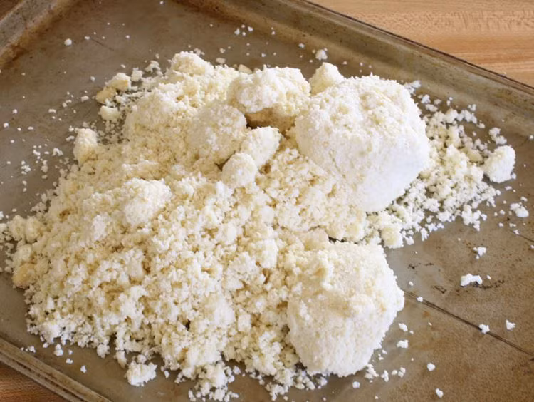 Bã đậu. Trong bã đậu phụ còn có hàm lượng dinh dưỡng khá cao bao gồm chất xơ, canxi. Từ xa xưa bã đậu nành đã được người Nhật, Hoa, Hàn sử dụng để chế biến các món ăn truyền thống. Bạn có thể dùng bã đậu nành cho các món ăn chay. Ảnh: Dienmayxanh.