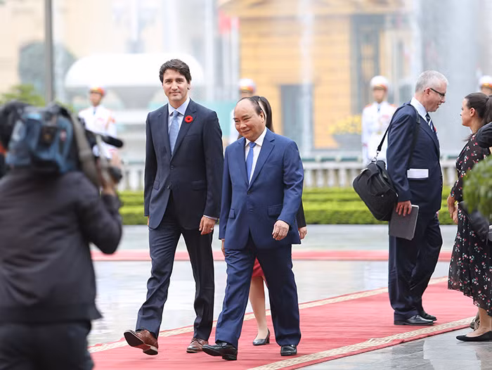 Hinh anh le don chinh thuc Thu tuong Canada tai Ha Noi-Hinh-5