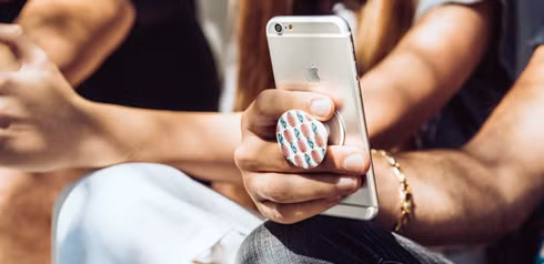 4 viec can lam ngay de bao ve chiec Iphone X dat tien-Hinh-3