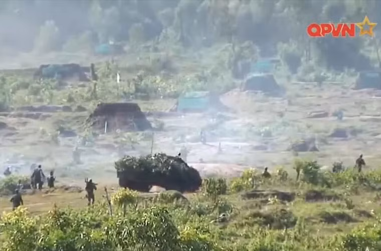 Tien bo khong ngo: Viet Nam che phao tu hanh banh xich